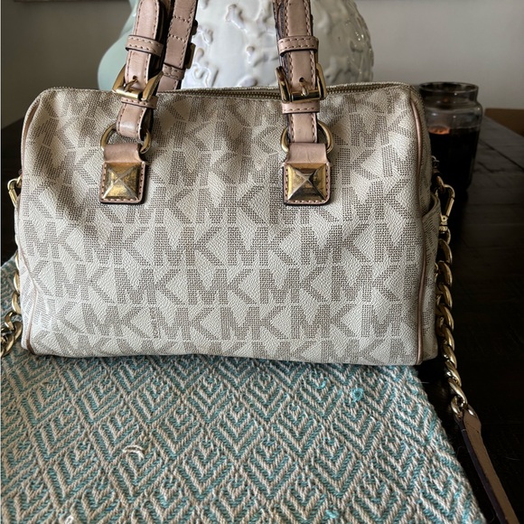 COPY - Michael Kors Logo Bag - Picture 5 of 7